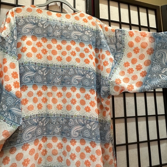 lulaRoe Kimono Large flowy & feminine slightly sheer lightweight fabric - Picture 2 of 8